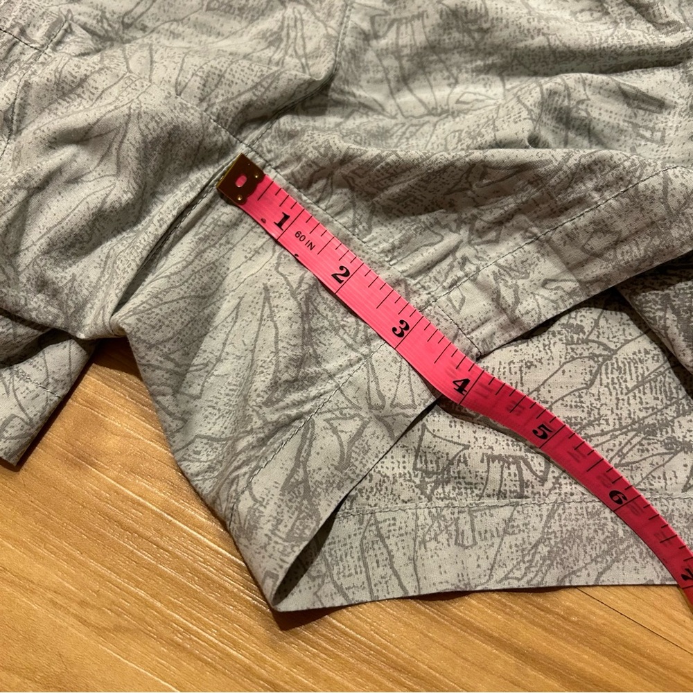 Columbia Athletic Shorts - Leaf Print Size L - Picture 5 of 5
